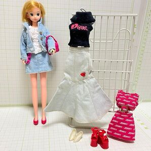 ティモテちゃん人形+洋服6着+靴3足+かばん1つセット