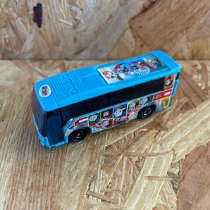 トミカ トーマス【ラッピングバス いすゞ GALA(ガーラ) 】202468
