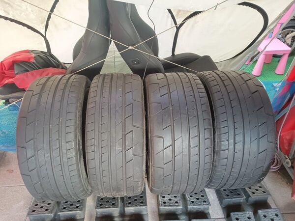 日産R35GT-R純正アルミホイールタイヤ4本セット レイズ製鍛造ホイール9.5J/10.5J-20 5H114.3 +45+25