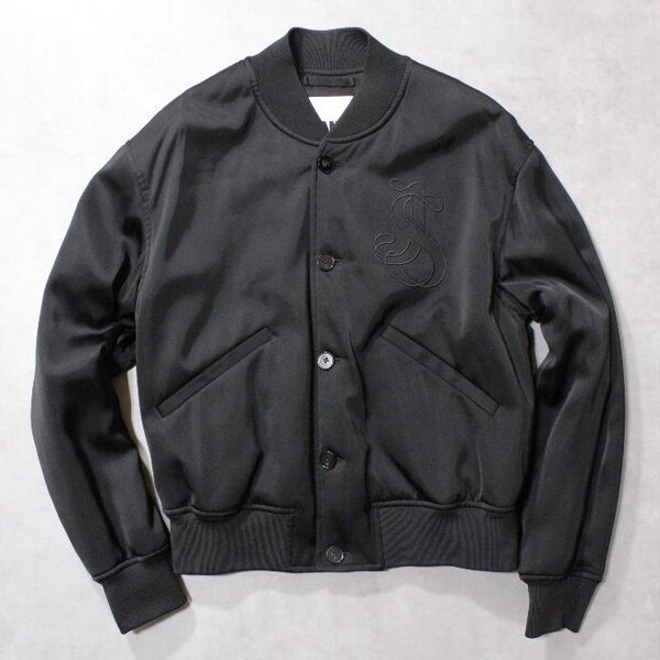 JIL SANDER ★新品25万円程度 ジルサンダー 「J S」ロゴ刺繍入りボンバージャケット 46 ブラックサテン生地