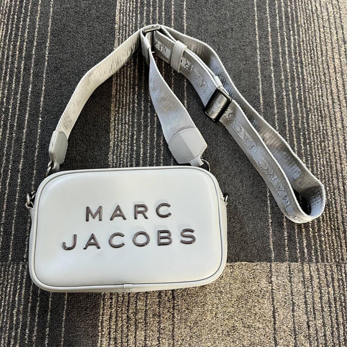 【T0213?】マークジェイコブス MARK JACOBS ショルダーバッグ グレー