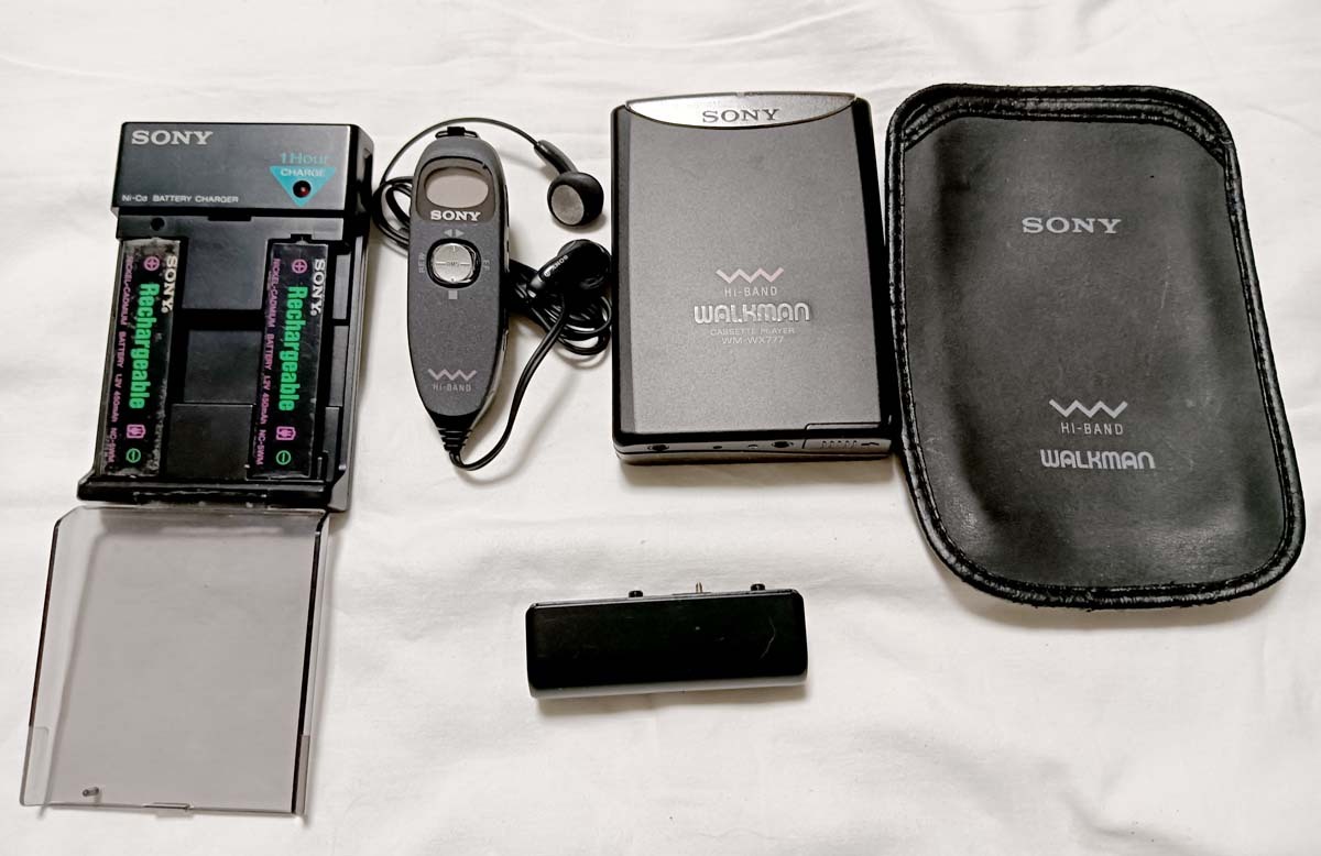 Sonyカセットプレーヤー WM-WX777、動作に二正常します。