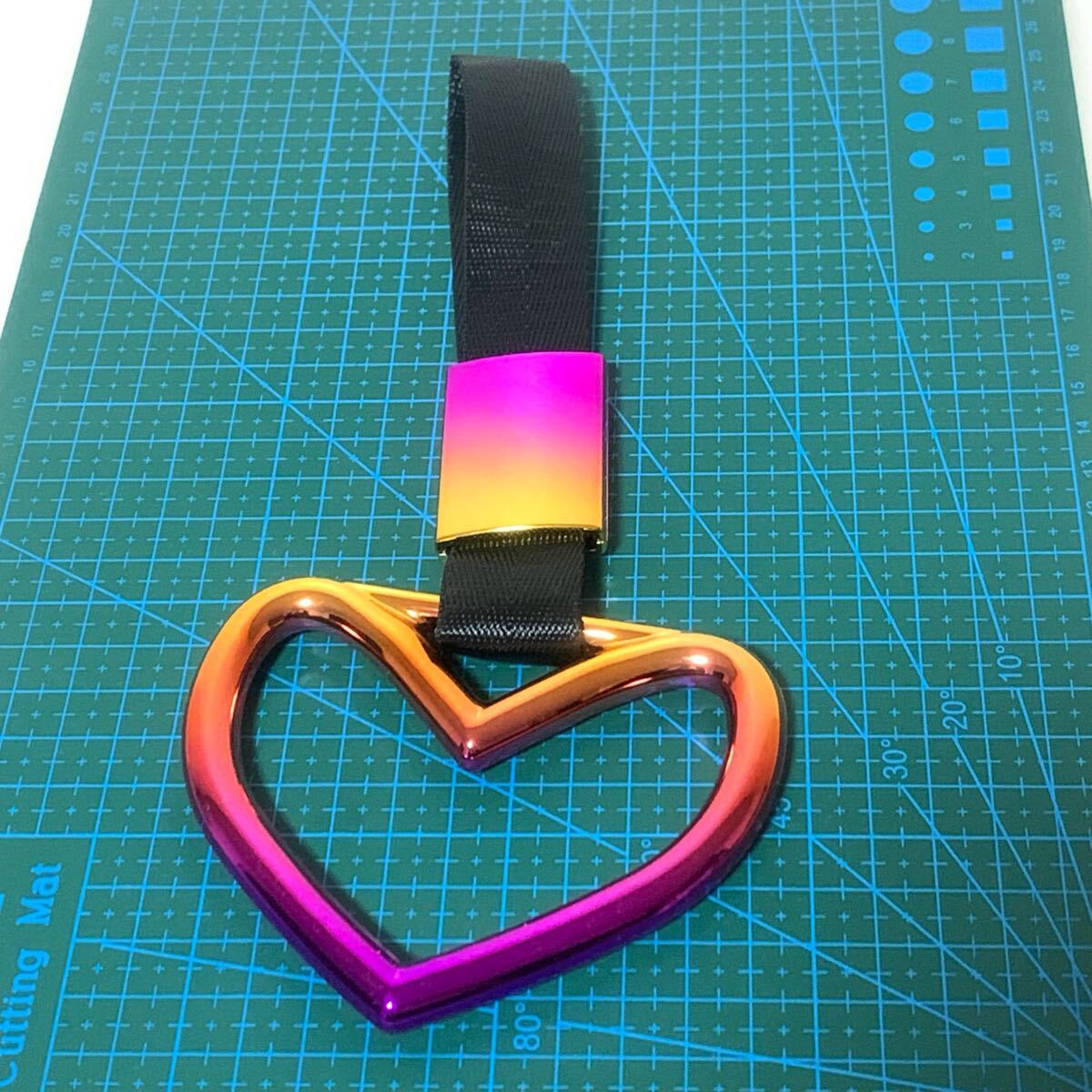 レインボー　吊り革　ハート型　吊革　アクセサリー　ドレスアップ　つり輪　吊り輪