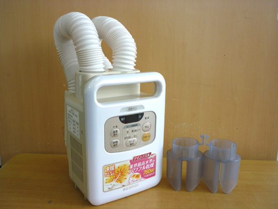新品未開封 アイリスオーヤマ ふとん乾燥機 KFK-W1-WP 暖かさが遠くまで広がる ふかふかふとんで毎日が気持ちいい