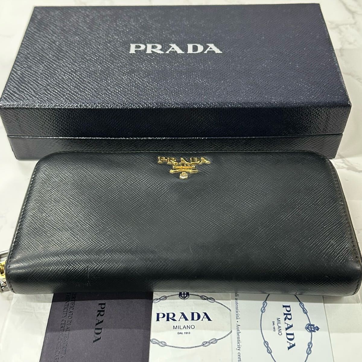 プラダ PRADA 財布 長財布 サフィアーノ ラウンドファスナー メンズ プラダ PRADA 財布 長財布 サフィアーノ ラウンドファスナー メンズ