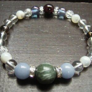 セラフィナイトxエンジェライトxガーネットxコスモオーラブレスレット 天然石 パワーストーン