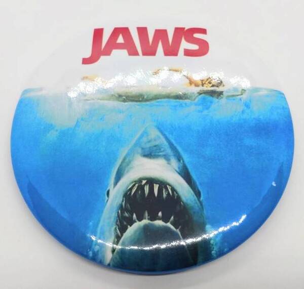送料無料 ジョーズ JAWS 鮫 ホラー映画 缶バッジ バッジ バッヂ アメリカン雑貨 スマアク