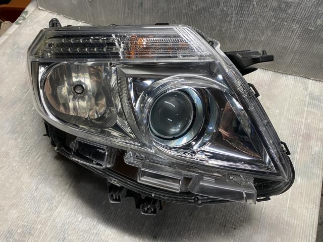 2014年式 ノア DBA-ZRR85G 右ヘッドライト ハロゲン用 社外LEDバルブ付 レベライザー付 レンズリフォーマー済み ＊個人宅配送不可＊