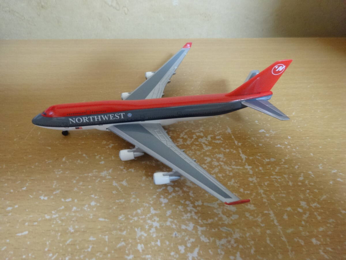 未使用　模型飛行機　ノースウエスト航空　カーゴ　B747-200F　1/400 B-Models 747-200F ノースウエスト航空 カーゴ N618US With
