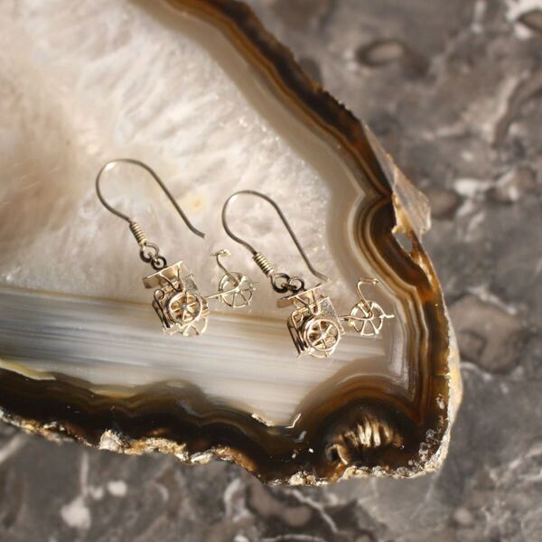 USA VINTAGE CARRIAGE DESIGN SILVER EARRING/アメリカ古着馬車デザインシルバーピアス