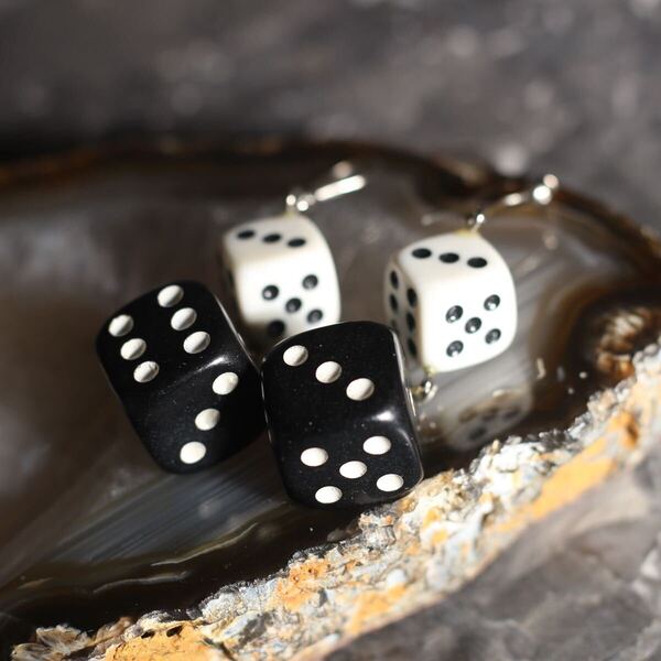 USA VINTAGE DICE DESIGN SWING EARRING/アメリカ古着サイコロデザインぶら下がりピアス