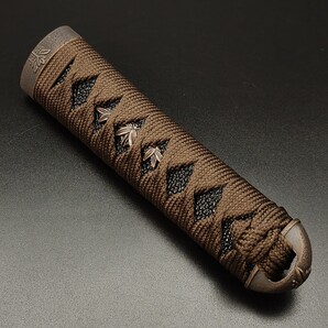 JY32 日本短刀柄 五三の桐縁頭 笹目貫 目釘付 居合刀用 短刀柄 新品 長約15CM 合成鮫革 木柄 茶色綿巻