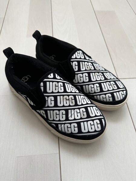 ★送料無料 UGG キッズスニーカー 21㎝
