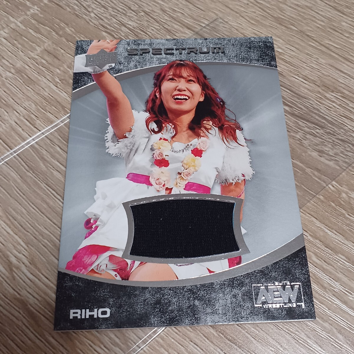 AEW STARDOM 里歩 手形サイン色紙(サイン入りブロマイド付き) Yahoo!オークション -「女子プロレス 里歩」の落札相場・落札価格