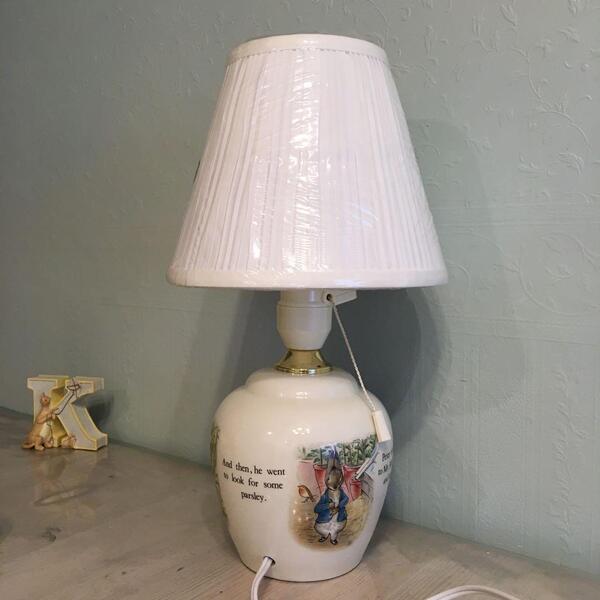 シェード新品 電気器具新品に交換済み ピーターラビット ランプ テーブル ライト Wedgwood