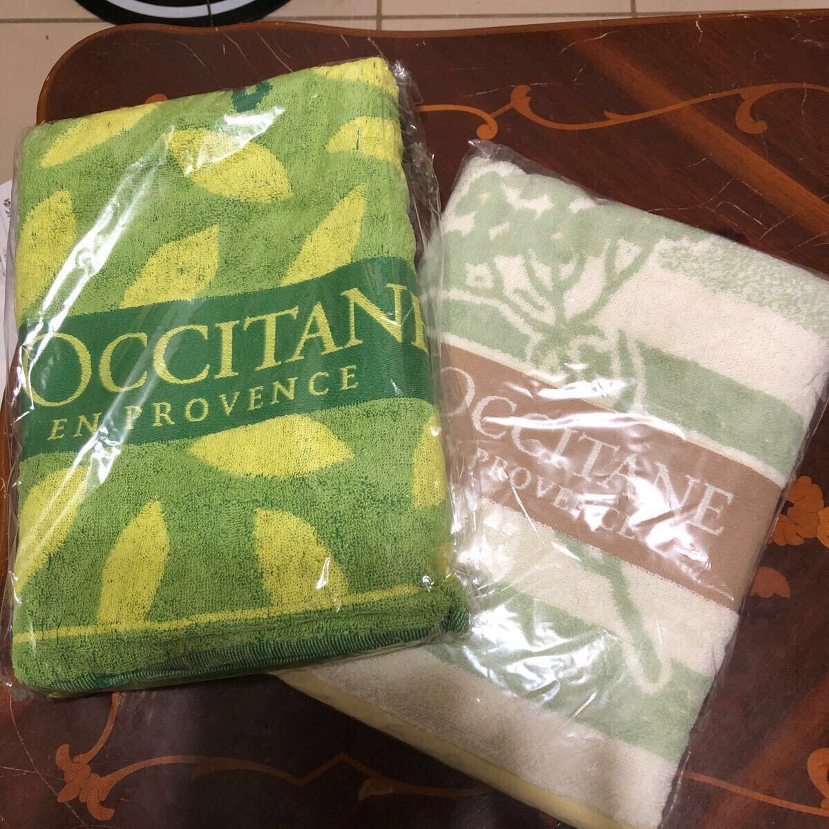 ロクシタン　リーフ柄、プロヴァンスボーダー　バスタオル　2枚セット　新品　非売品