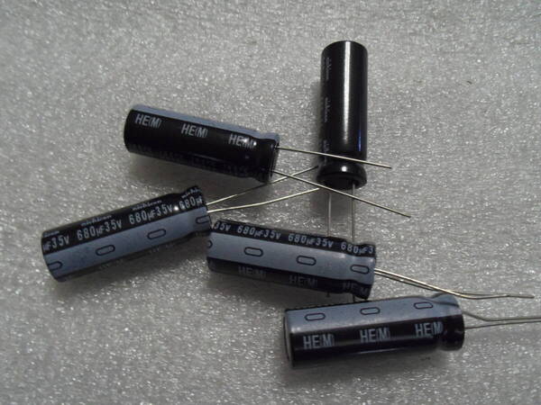 アルミ電解コンデンサ 680uF 35V 105℃ Nichicon(ニチコン)HEシリーズ 高信頼品 5個組 未使用品 匿名配送無料