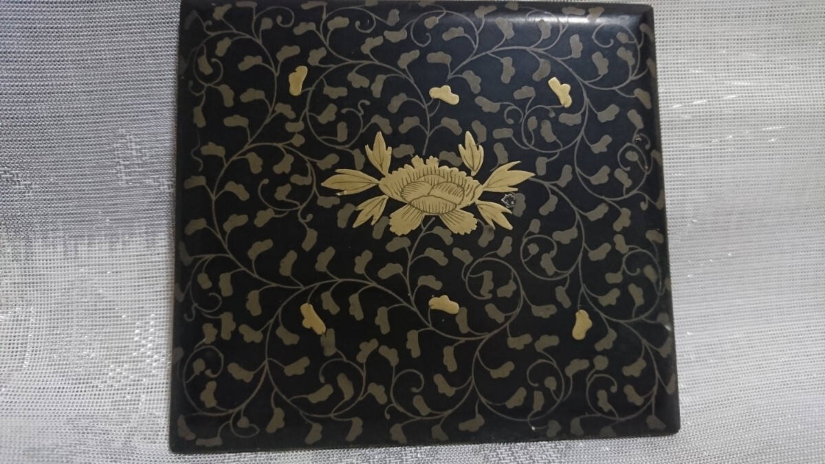 時代金蒔絵花の図段重