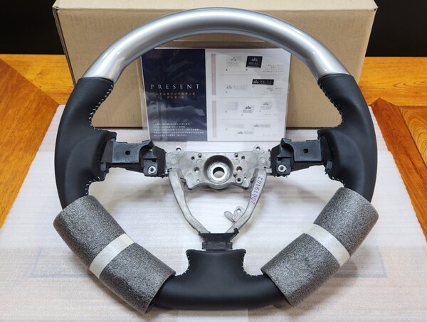 REAL│オリジナルシリーズ ステアリング│FJクルーザー GSJ15W│左右ハンドル共通│シルバー/シルバーステッチ|レザー