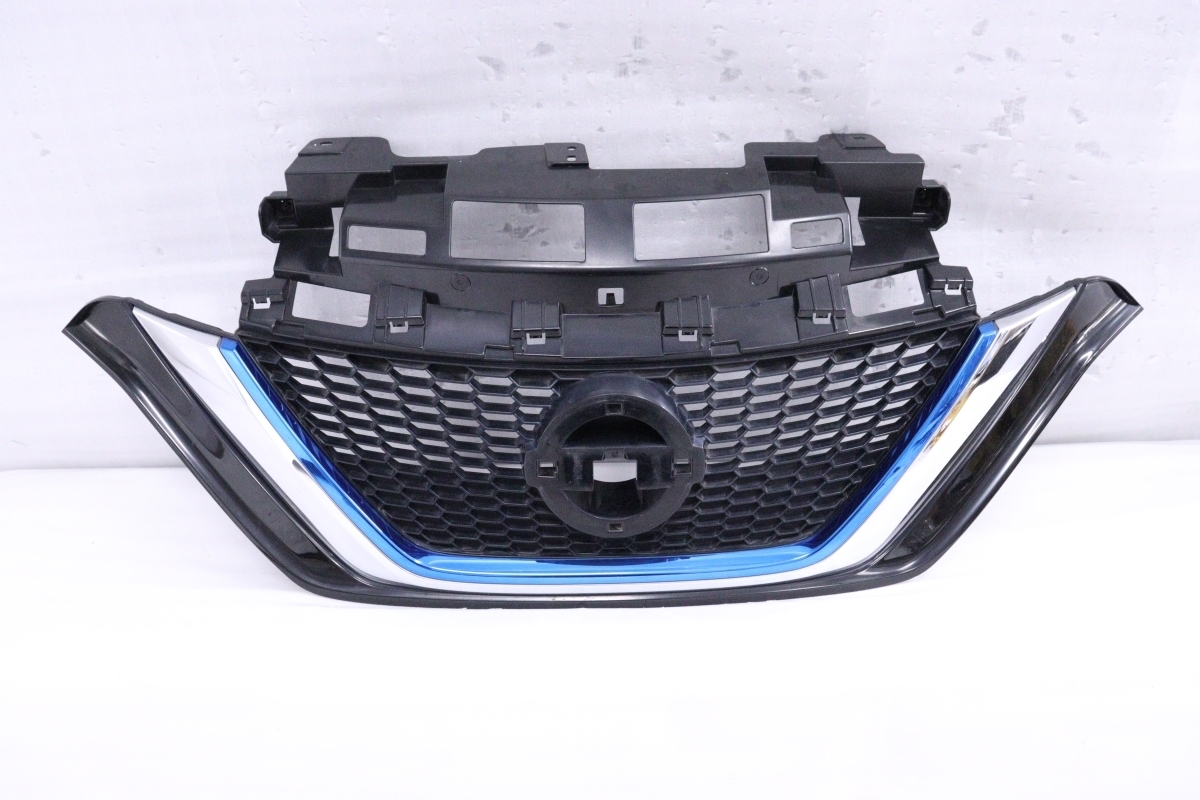 52-1057★e-POWER 後期★E12 ノート フロントグリル★カメラ穴有 62310 5WJ0A ブラック メッキ 純正★日産 ニッサン (UK)