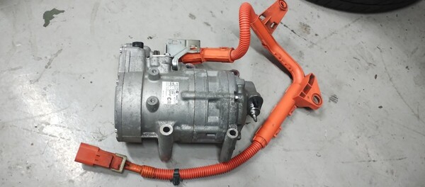 ヴェゼル フィット フリード ハイブリッドGP8 RU3 エアコン A/Cコンプレッサー 4230A 型番CR SHS-27M 未テスト