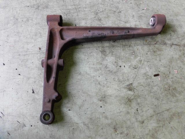 ◆\'96 VW ヴァナゴン T4 70ACU 左フロントロアアーム(品番:701 407 153)◆