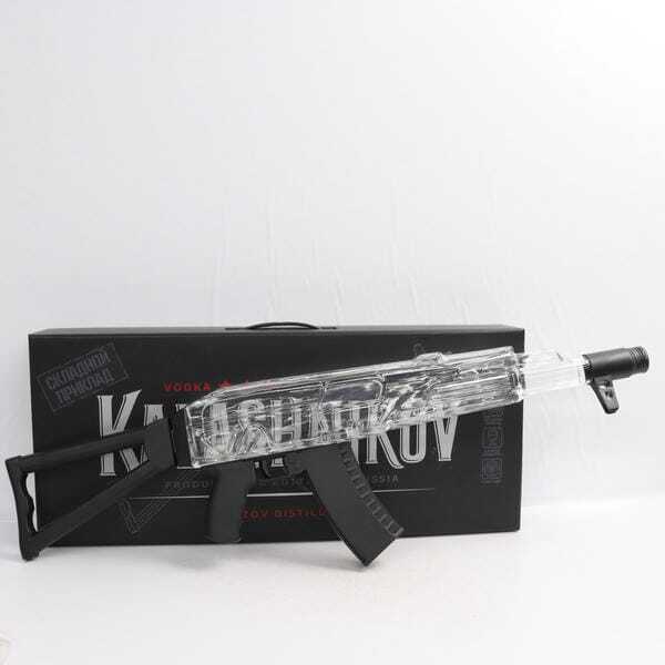 現在非売品KALASHNIKOV ウォッカ AK-47型ショットグラス付き未