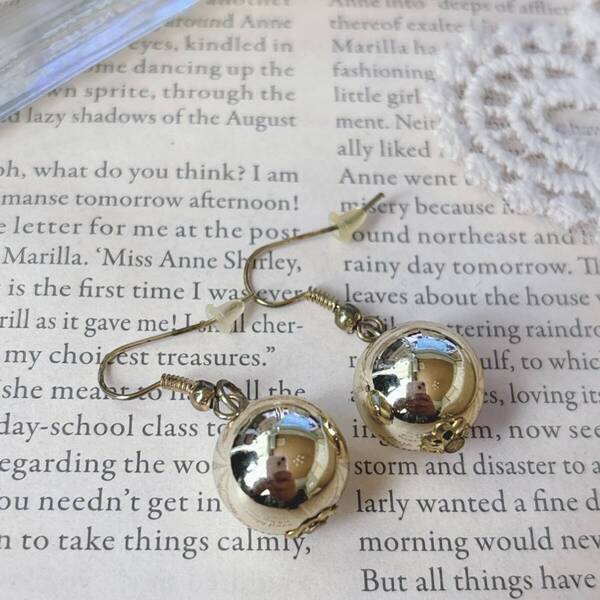 ピアス ゆらゆら ゴールドカラーボール シンプル キレイ 美品 軽量☆Vintage jewelry accessories R0288