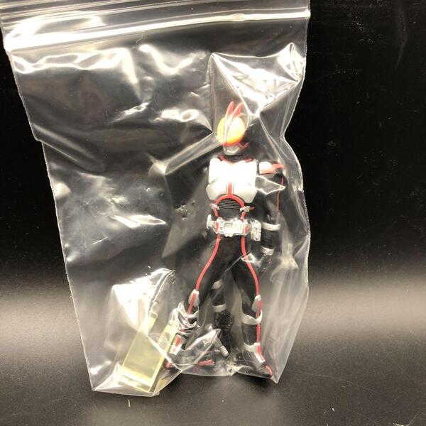 仮面ライダー フィギュア 黒と赤 10㎝前後