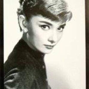 オードリー・ヘプバーン Audrey Hepburn ポスター 送料無料 送料込み 入手困難品 新品未使用