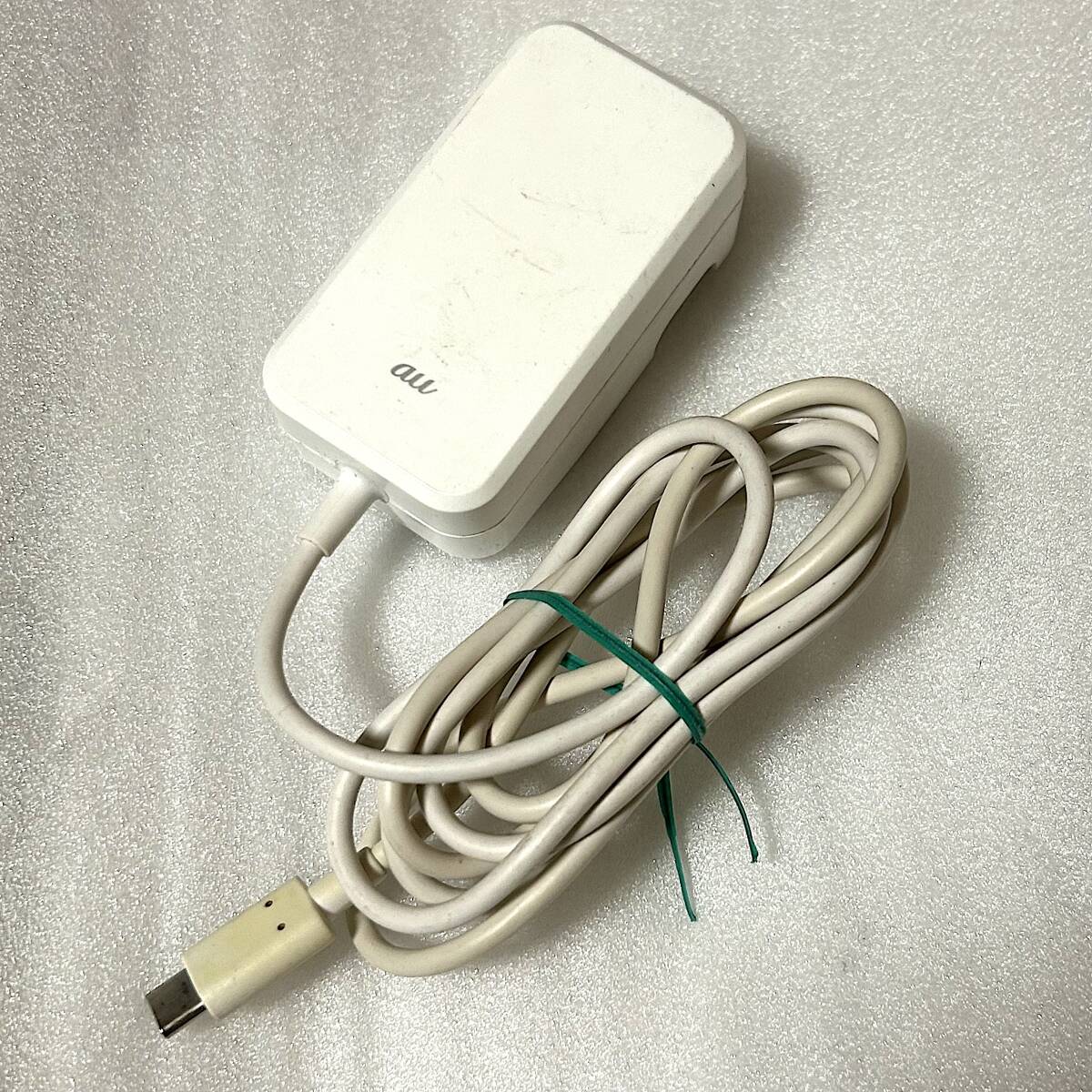 スマホ充電器 au純正 TYPE-C 共通ACアダプター01U 0601PQA