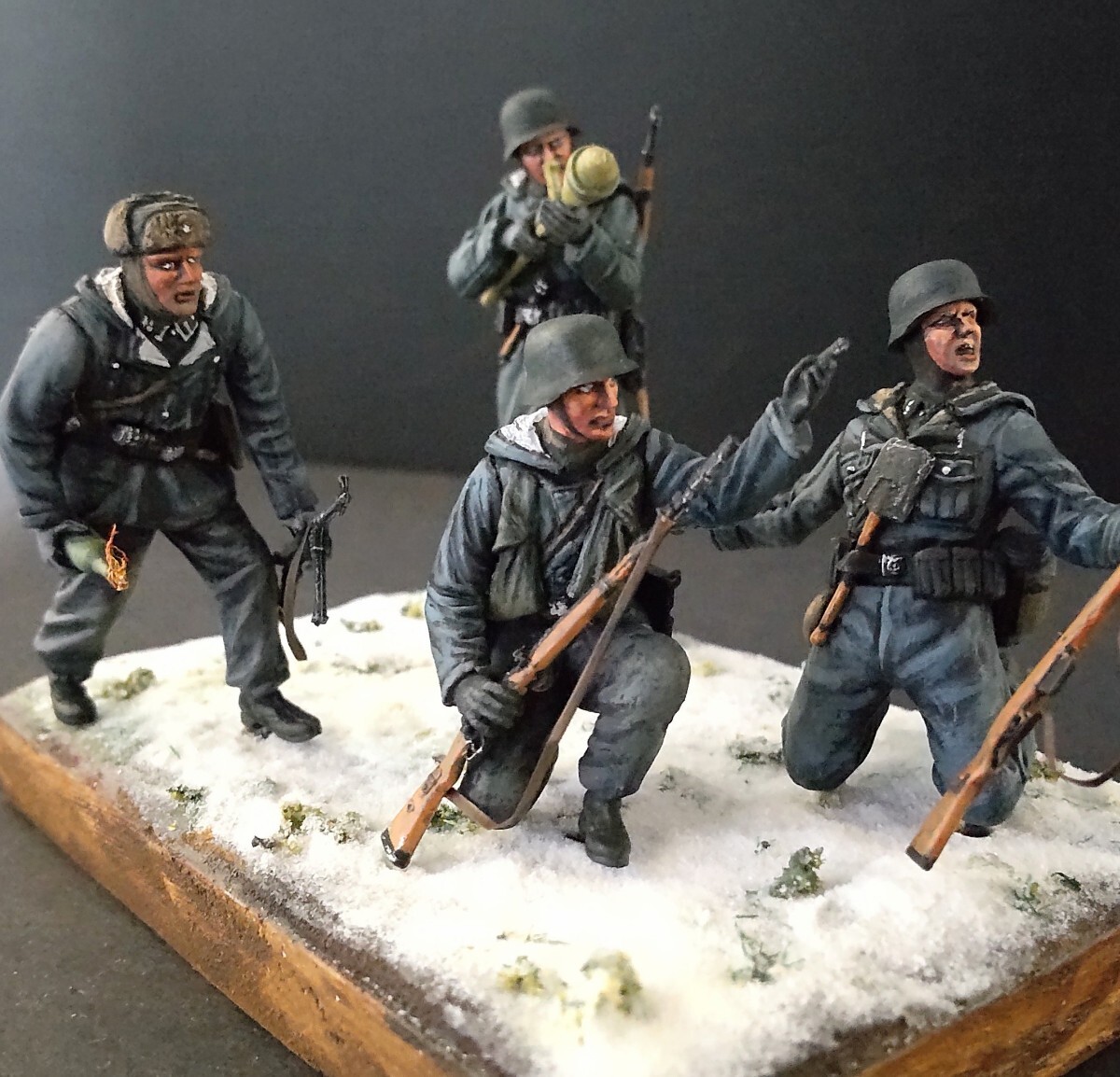 1/35 ドラゴン ドイツ第20武装擲弾兵師団 1944バルト三国 フィギュア完成品