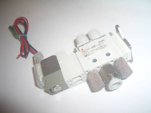 ソレノイドバルブ(電磁弁)SMC VQZ1121-5MB1-C4-F1 中古送料込み
