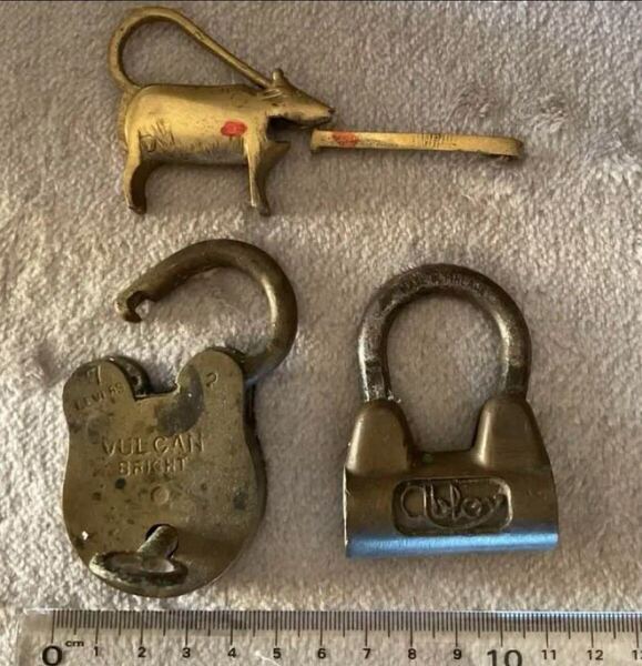 ヴィンテージ 旧英国領 バングラデシュ購入 1982 鍵3種類 南京錠 鍵
