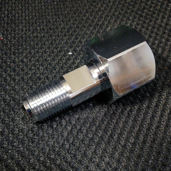 大型ボンベ接続アダプター みどぼんに小型ボンベ用レギュレーターを取り付けるアダプター 汎用規格5/8×18UNF用
