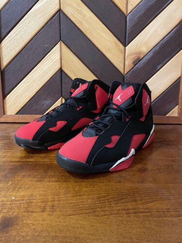 Size 9 - Jordan True Flight Black University レッド 海外 即決
