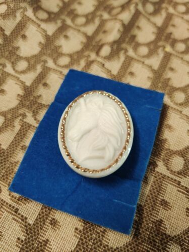 Vintage Gorgeous AVON Unicorn Porcelain Pin Brooch 1990 海外 即決