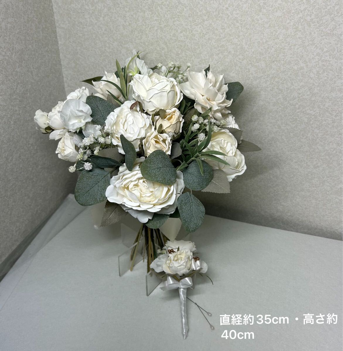 clover-green)アネモネと白バラ・ラナンキュラス・ユーカリ系のアーティフィシャルフラワー(造花)クラッチブーケ (ブートニア付き