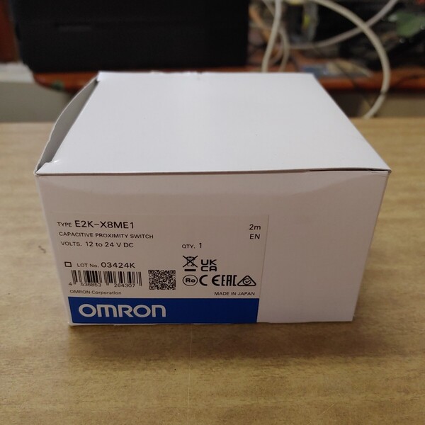 たぶん 未使用 OMRON オムロン E2K-X8ME1 近接センサー