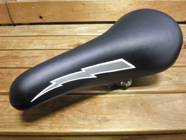 Yahoo!オークション - viscount2188 GT BMX サドル ホワイト 中古品 Yahoo!オークション - viscount2188 GT BMX サドル ホワイト 中古品