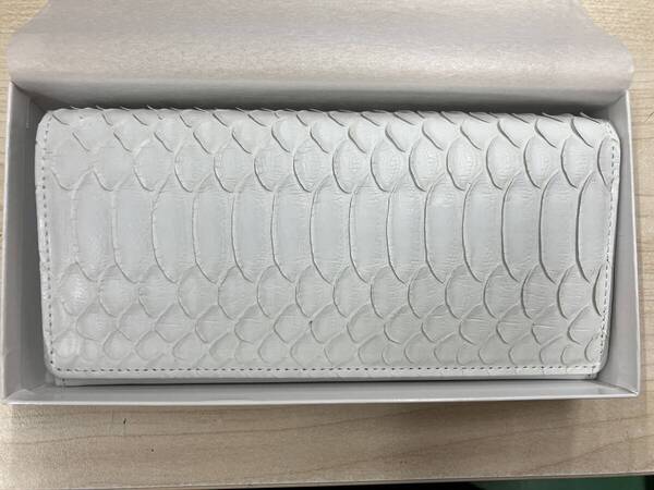 定価18514円!白蛇 長財布 新品 未使用 小銭入れ カード お札 金運 開運 男女兼用 たまふり屋 縁起物 T10-B