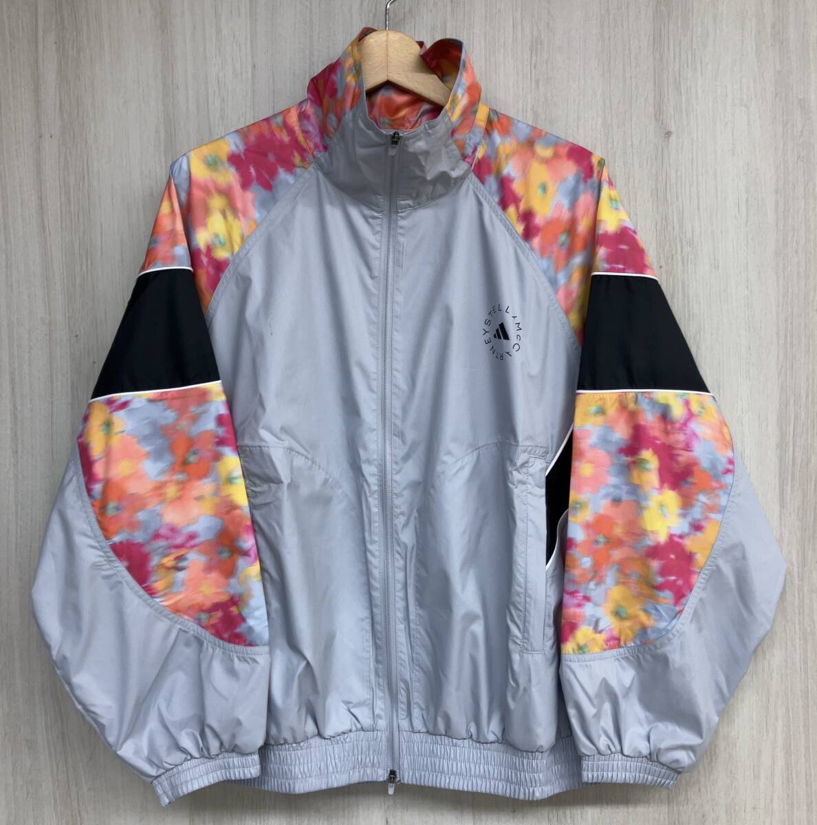 新品未使用！ステラマッカートニー　りんご柄ジャケット　8Y 新品未使用！ステラマッカートニーりんご柄ジャケット8Y