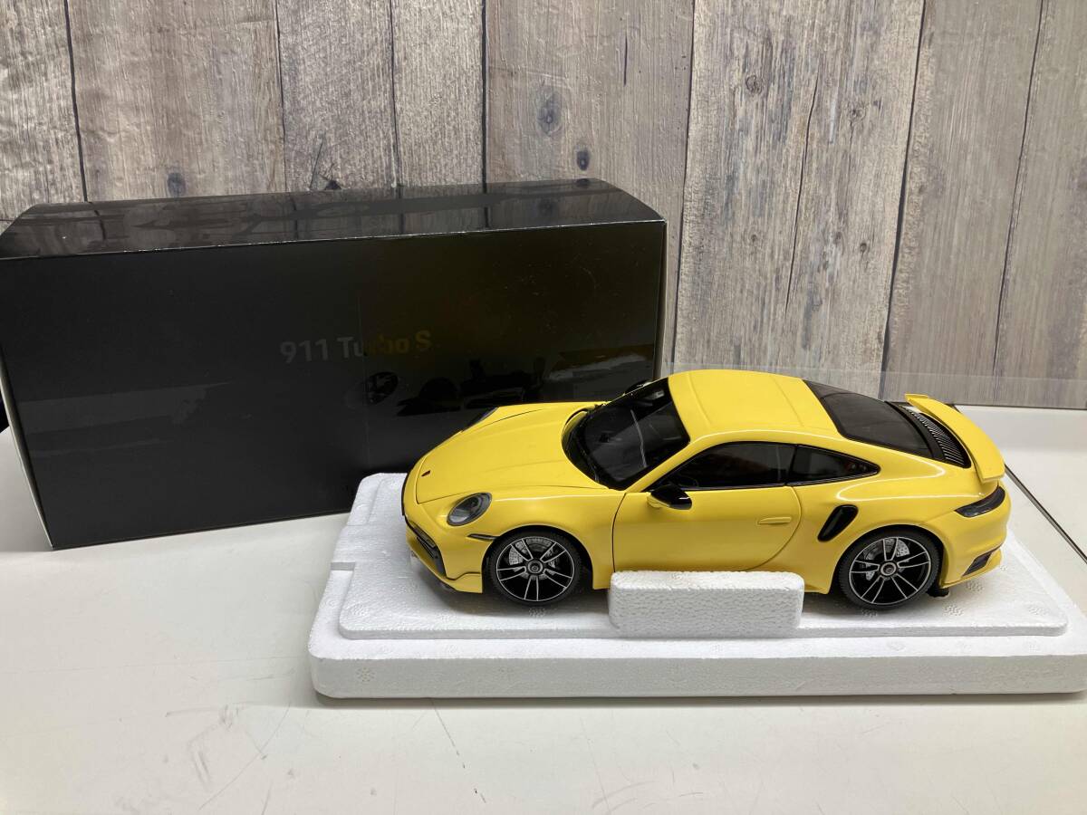 ミニチャンプス 1/18 ポルシェ 911 (992) ターボS クーペ