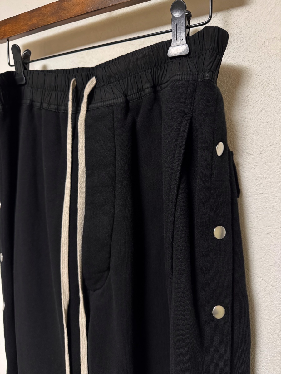 美品 Rick Owens DRKSHDW リックオウエンスダークシャドウ 24AW pusher pants プッシャーパンツ スウェット ブラック 黒 DU02D2393-F 美品 Rick Owens DRKSHDW リックオウエンスダークシャドウ 24AW pusher pants プッシャーパンツ スウェット ブラック 黒 DU02D2393-F