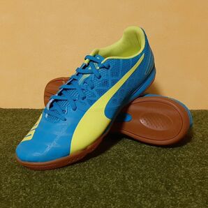 プーマ フットサルシューズ エヴォスピード サラ 3.4(ブルー×イエロー)