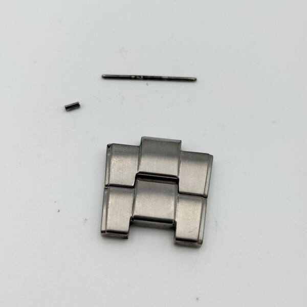 【中古品】 腕時計 部品 シチズン アテッサ H110-T011331 エンドピース ベルト バンド ストラップ 接続用のピン付