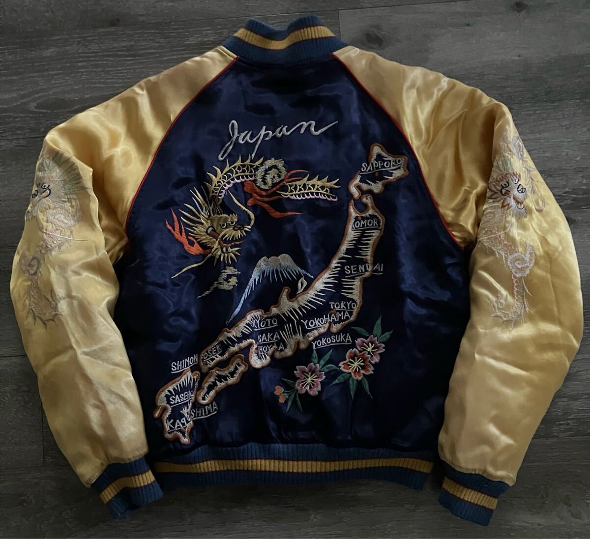 LEVI'S THERMORE 日本 別珍 ジャケット スカジャン 限定版 美品 Yahoo!オークション -「ビンテージ スカジャン 別珍」の落札相場