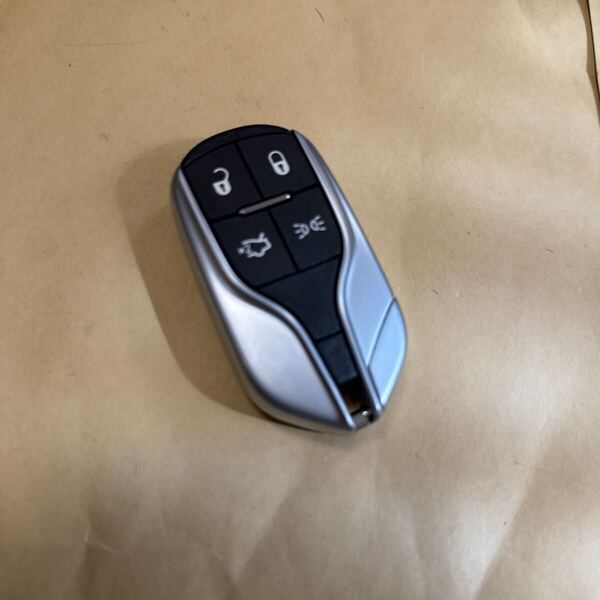 未使用保管品☆送料無料☆マセラティ 純正 キーレス リモコンキー スマートキー スペアキー クアトロポルテ ギブリ レヴァンテ等 12