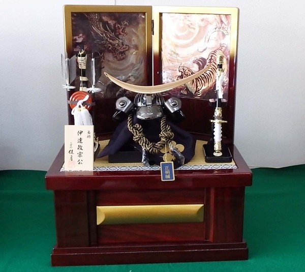 【現品特価)5月の節句 収納兜飾り 伊達政宗公仕様 特価品 龍虎屏風 オリジナル品 人形のまち岩槻のメーカー製