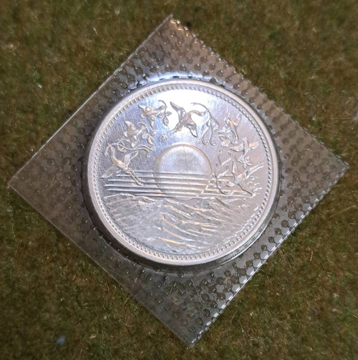 Yahoo!オークション -「昭和天皇御在位60年記念 1万円銀貨 Yahoo!オークション -「昭和天皇御在位60年記念 1万円銀貨